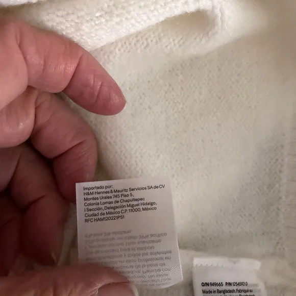 H&M White Sweater with Elegant Bow Accent - Picture 13 of 13